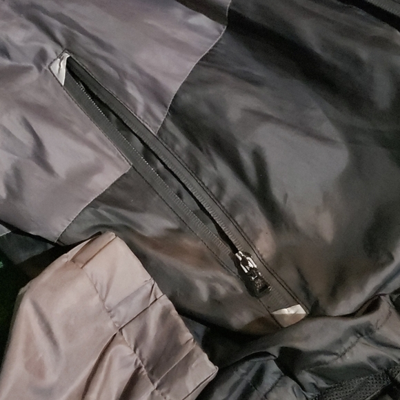 Windbreaker - Picture 3 of 5